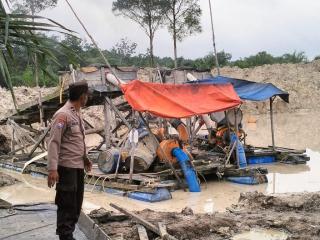 Aktivitas PETI di Kebun Sawit Digerebeg, 9 Rakit Penambang Dibakar