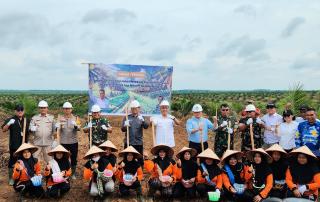 Kejar Swasembada Pangan, Kementan Tanam Perdana Padi Gogo di Lahan Sawit di Sumsel
