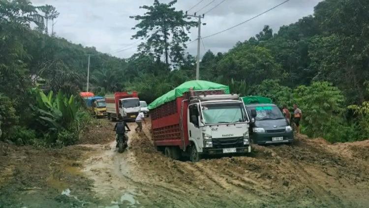 Armada Sawit Diblokade, DPRD Kutai Barat Mediasi Masyarakat dan Perusahaan