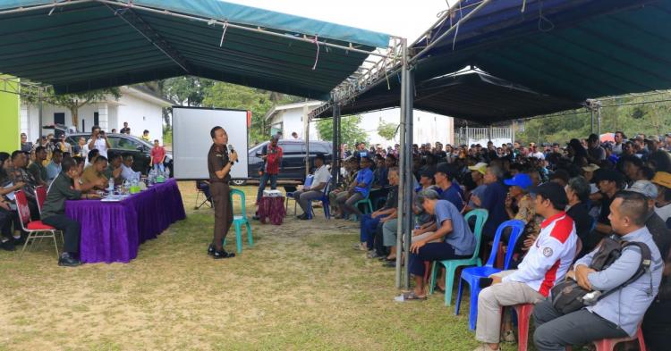 Selesaikan Konflik dengan PT Foresta, Pj. Bupati Dan Kajari Belitung Temui Masyarakat Membalong
