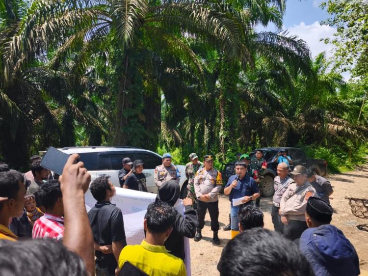 Bawa Sejumlah Tuntutan, Masyarakat Sihapas Barumun Geruduk Perusahaan Sawit
