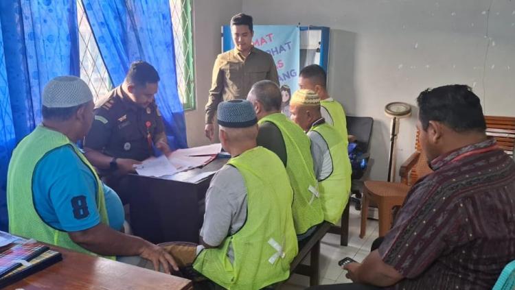 Tersangka dan Barbut Kasus Penggelapan Dana Koperasi Sawit Dilimpahkan ke Kejari Ketapang