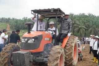 Komitmen Wujudkan Food Security, PTPN IV PalmCo Perluas Program Tanam Padi PTPN ke Provinsi Jambi