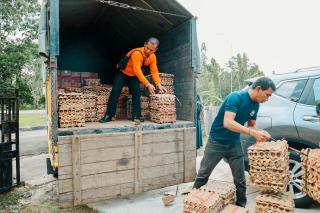 Salurkan Ribuan Paket Sembako, PTPN IV Regional III Perluas Bantuan Banjir di 5 Kabupaten