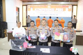 Pelajari Akar Masalah, Tekab 308 Ringkus Komplotan Maling dan Penadah Sawit PT PA