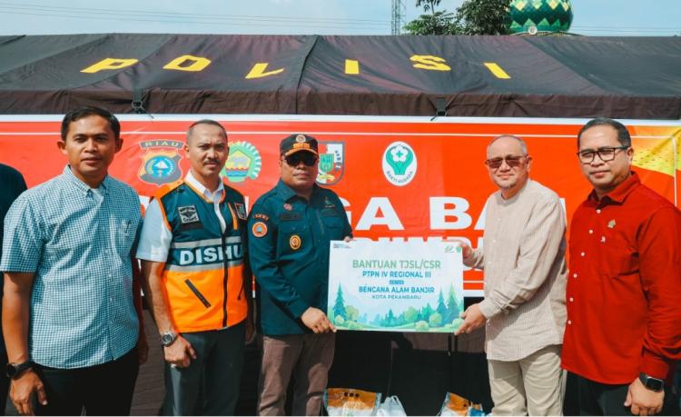Bantu Korban Banjir Pekanbaru, PTPN IV Regional III Salurkan 4 Ton Sembako