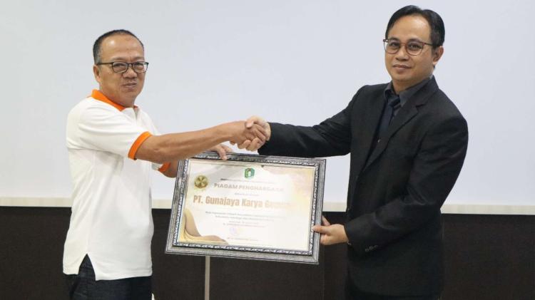 Peduli Pendidikan, Perusahaan Sawit di Kalbar Dapat Penghargaan