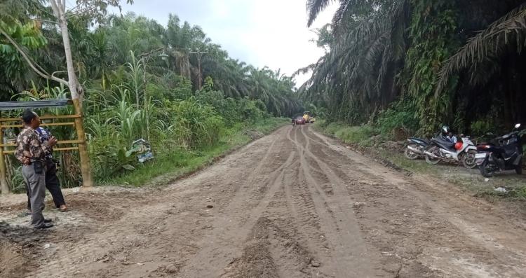 Sinergi dengan Pemerintah, PT KTU Bantu Korban Banjir dan Perbaiki Jalan