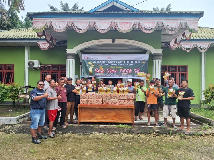 13.176 Liter Minyak Goreng Premium Dijual Murah pada Bazar di 19 Desa di Inhu