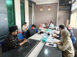 Bertemu Tim FOLUR, Disbunak Sanggau Dorong Integrasi Peternakan dan Kebun Sawit