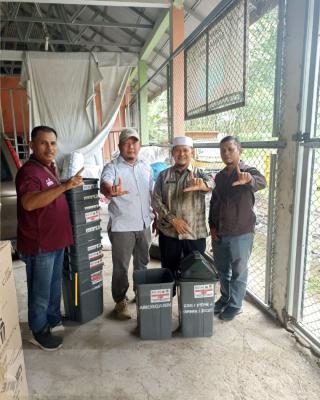 PTPN IV Regional 4 Dukung Pengelolaan Sampah di Pasaman Barat dengan Bantuan 300 Set Tong Sampah
