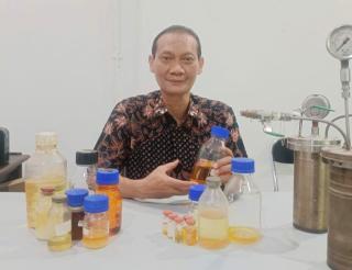 Profesor ITS Berhasil Buat Biofuel dari Campuran Limbah Plastik dan Biomassa