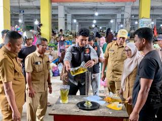 Polisi Cek Isi MINYAKITA yang Beredar di Inhu, Begini Hasilnya