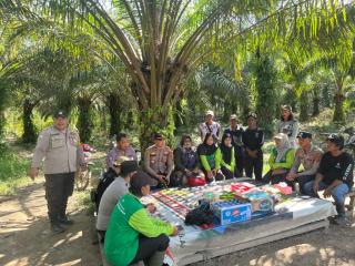 Polres Kutim Sambangi Desa-desa Sentra Sawit, Petani Sampaikan Keluhan ini