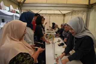 Ratusan Ribu Paket Sembako Murah PTPN IV PalmCo Ludes Diserbu Emak-emak