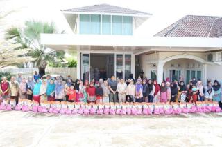 Sambut Idul Fitri, Wakil Ketua DPRD Kota Jambi M Yasir Bagikan 1.000 Paket Sembako Pada Warga 