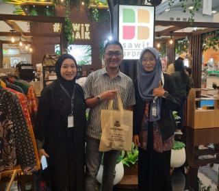 Puncak Dharma Santi BUMN 2025, Wamen Aminuddin Borong Batik Sawit