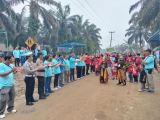 Meriahkan Peringatan Hari Buruh, PT KTU Tanam Pohon Bersama Kapolres Siak