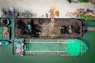 Portable Drop Tank di Pelabuhan Pangkal Balam Tingkatkan Efisiensi Bongkar Muat CPO