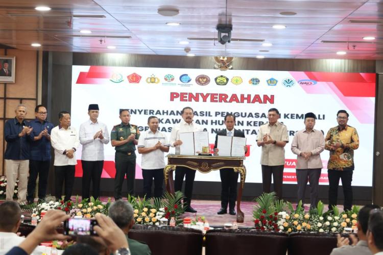 2 Juta Hektare Lahan Sawit di Kawasan Hutan dan Taman Nasional Dikembalikan Satgas PKH ke Negara