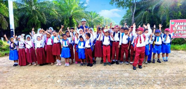 PalmCo PTPN IV Jaga Masa Depan Anak Desa lewat Fasilitas Pendidikan di Perkebunan