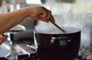 Awas! Asap Minyak Goreng di Dapur Bisa Picu Kanker Paru