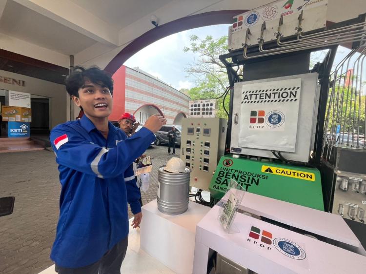 Katalis Buatan Dosen dan Alumni ITB Ubah Limbah Sawit Jadi Bensin Ramah Lingkungan