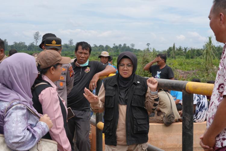 Dua Tahun Hasil Panen Sawit Warga Tak Bisa Keluar karena Jalan Ditutup PT Triomas, Bupati Siak Datangi Perusahaan