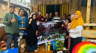 Mahasiswa UM Kendari Hijaukan Lahan Eks Tambang Pakai Pupuk POC dari Limbah Sawit