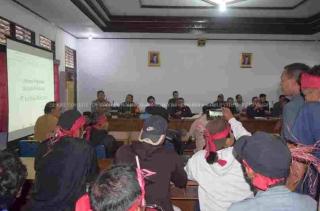 Konflik Lahan dengan PT AHAL, DPRD Mempawah Siap Fasilitasi Tuntutan Masyarakat