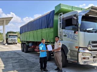 Kapuas Hulu Pasok Ribuan Ton Bungkil Sawit ke Malaysia