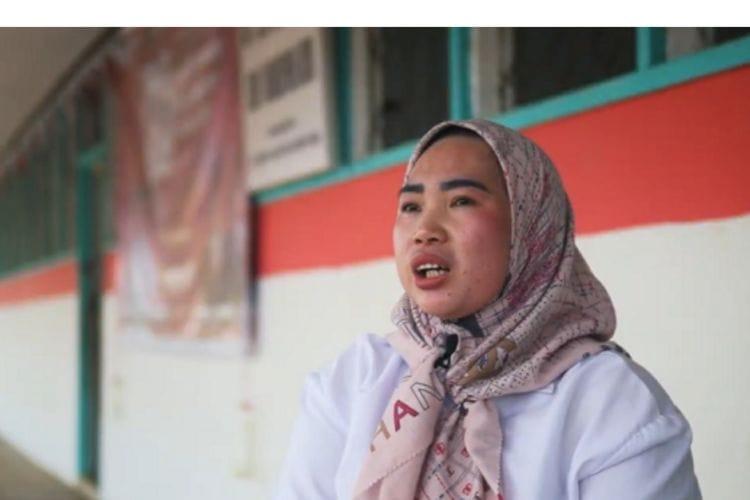 Walau di Tengah Kebun Sawit, Guru Honorer Ini Tetap Pantang Mundur Mendidik Anak Desa