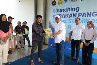 Komitmen Bantu Stabilisasi Harga, PTPN IV Regional III Kembali Salurkan 31,5 Ton Beras