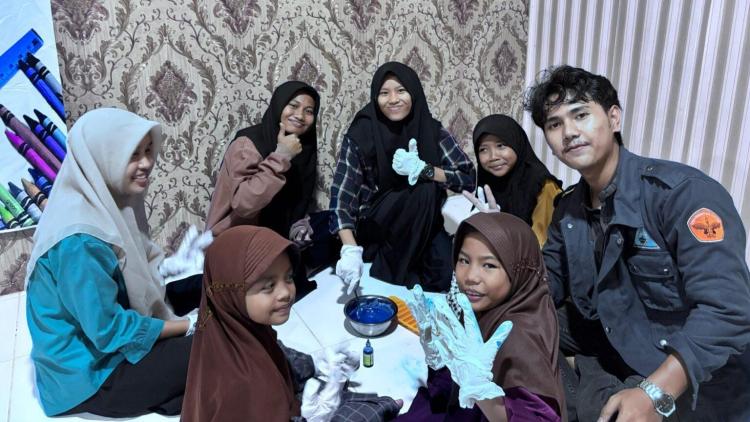 Kreatif Banget! Dosen UNJA Ubah Limbah Minyak Jadi Krayon Warna-warni