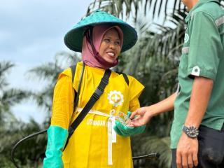 Meski Tak Lulus Kuliah, Pekerja Sawit Ini Justru Jadi Guru Sukarela