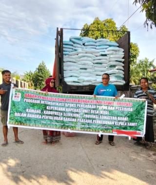 KUD Kamang Tarima 25 Ton Pupuk dan Pestisida dari BPDP