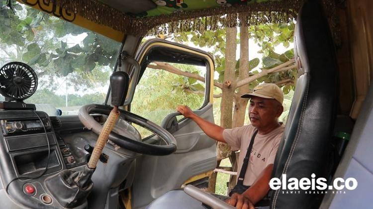 Sopir Truk Sawit Pedagang Air Rebus