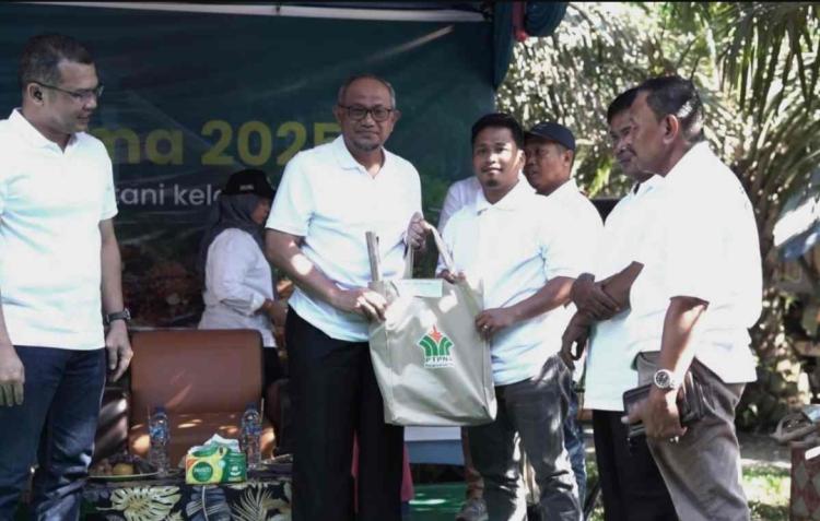 Petani Sawit Lihat PTPN IV PalmCo Sebagai 