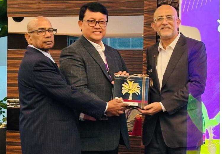 Raih Gelar Honorary Award ISOPB 2025, Dwi Asmono Buktikan Pemulia Sawit RI Tak Kalah Kelas