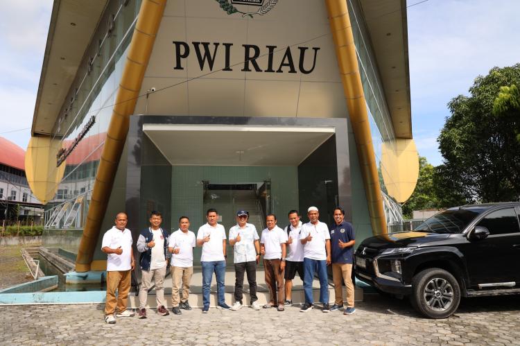 PTPN IV Regional III Perkuat Sinergi dengan PWI Riau Melalui Eksebisi Persahabatan
