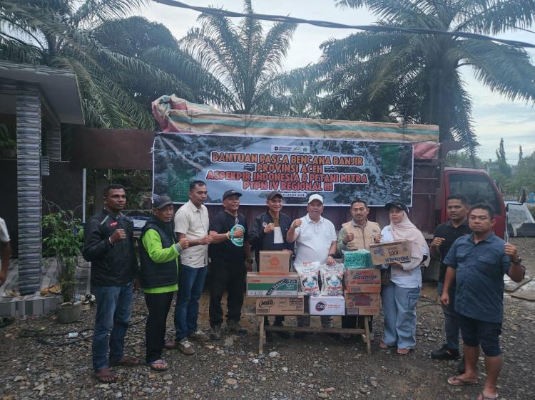 Petani Riau Binaan PTPN IV Galang Donasi Bantu Korban Bencana Aceh