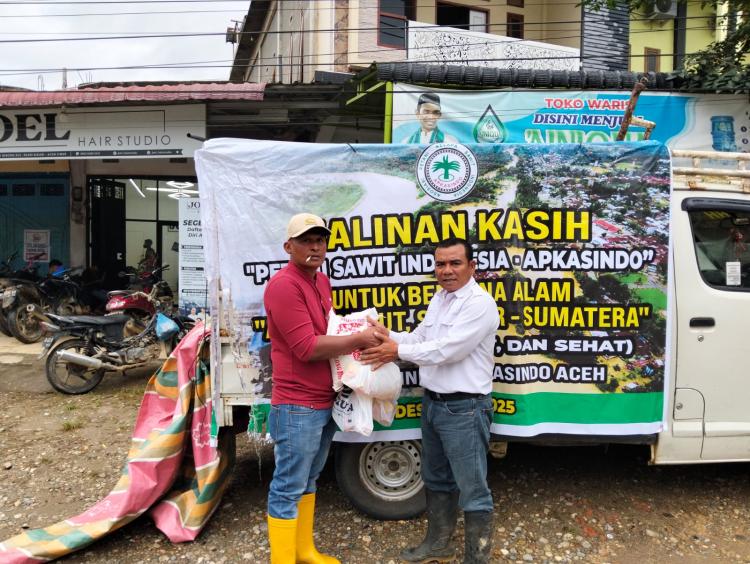 Solidaritas Petani Sawit, Apkasindo Salurkan Donasi untuk Korban Bencana di Aceh