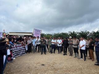 Tuntut Pembangunan Kebun Plasma, Masyarakat Nagari Alahan dan  Tigo Lubuk Besar Geruduk PT TKA