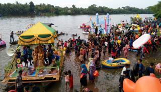 PTPN IV Rawat Tradisi Balimau Kasai di Rokan Hulu