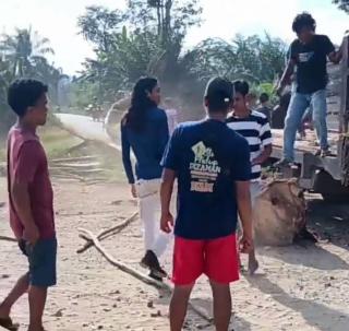 Tuntut Tanggung Jawab, Masyarakat Kamang Baru Blokir Jalan PT SKA Timpeh 4