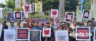 Tolak Relokasi dan Tuntut Keberpihakan, Warga TNTN Geruduk Pemprov Riau