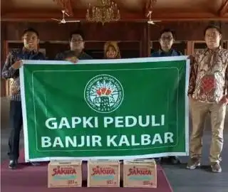 Gapki Kalbar Salurkan Bantuan untuk Korban Banjir