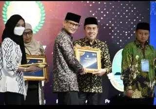 'Gubernur Sawit' Sabet Enam Kategori Anugerah Adinata Syariah 2023