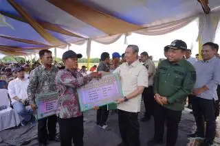 Gubernur 'Sawit' Serap Curhat Petani, Energi Listrik Bakal Masuk Sawah