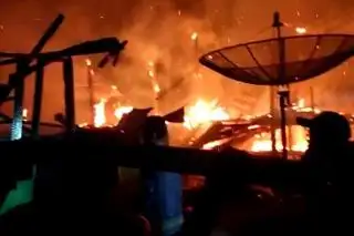 Pemilik Keluar, Rumah Petani dan Mandor Kebun Sawit Beserta Isinya Hangus